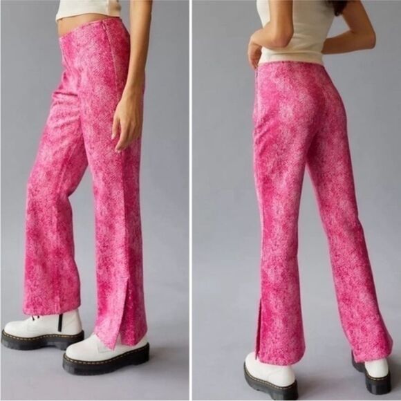 URBAN OUTFITTERS | NEW Vivica Soft Faux Suede Pink Snake Print Women’s Size 4 - Picture 1 of 12